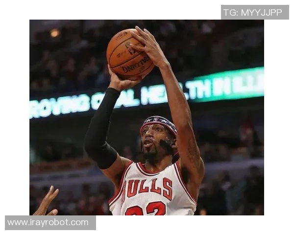 赫伯特琼斯的篮球之路与职业生涯的精彩瞬间回顾